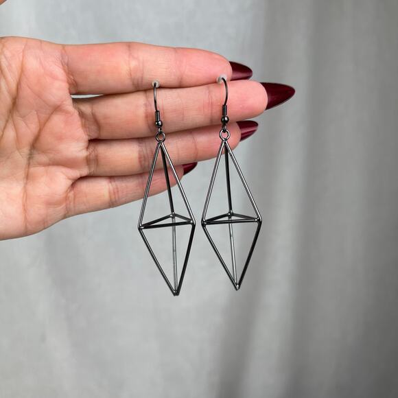 Dark Silver Gunmetal Geometric Earrings Pyramid Diamond Tetrahedron Shape NWOT - Picture 12 of 16